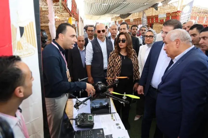 وزيرا التنمية المحلية والزراعة يفتتحان فعاليات الدورة الثانية لمعرض الوادي الجديد الزراعي وزيرا التنمية المحلية والزراعة يفتتحان فعاليات الدورة الثانية لمعرض الوادي الجديد الزراعي