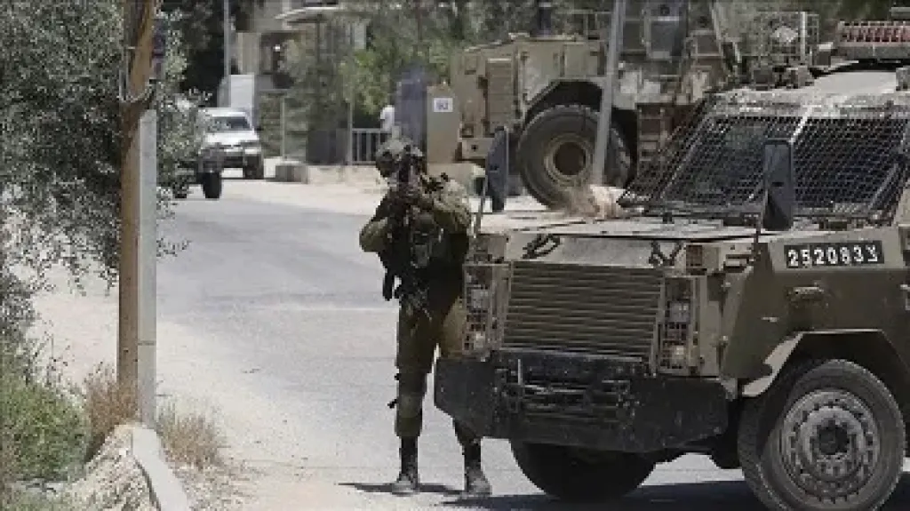 الضفة.. إصابة 3 فلسطينيين بينهم طفلان برصاص جيش الاحتلال الإسرائيلي الضفة.. إصابة 3 فلسطينيين بينهم طفلان برصاص جيش الاحتلال الإسرائيلي