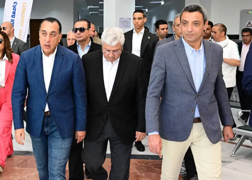 رئيس الوزراء يستعرض الموقف التنفيذي لأبرز المشروعات والمبادرات بمحافظة السويس رئيس الوزراء يستعرض الموقف التنفيذي لأبرز المشروعات والمبادرات بمحافظة السويس