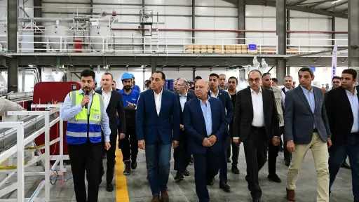 باستثمارات تصل إلى 15 مليون دولار.. رئيس الوزراء يفتتح مصنع ”أدو مينا لصناعة مواد البناء” بمنطقة... باستثمارات تصل إلى 15 مليون دولار.. رئيس الوزراء يفتتح مصنع ”أدو مينا لصناعة مواد البناء” بمنطقة السخنة الصناعية