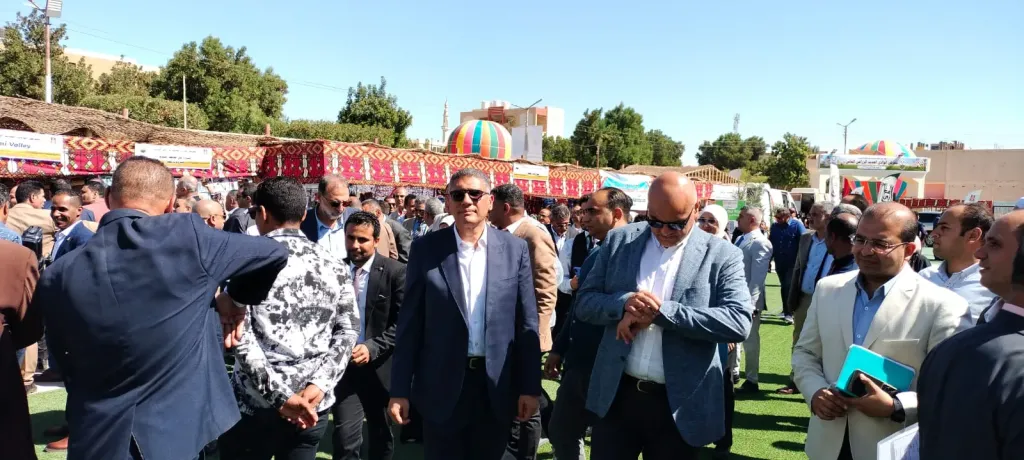 محافظ الجيزة يشارك في افتتاح معرض الوادي الجديد الزراعي الثاني محافظ الجيزة يشارك في افتتاح معرض الوادي الجديد الزراعي الثاني