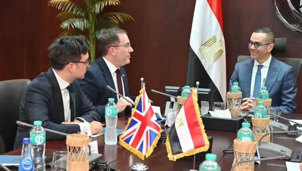 وزير الاستثمار يبحث مع السفير البريطاني بالقاهرة سبل دعم الشراكة الاقتصادية بين... وزير الاستثمار يبحث مع السفير البريطاني بالقاهرة سبل دعم الشراكة الاقتصادية بين البلدين