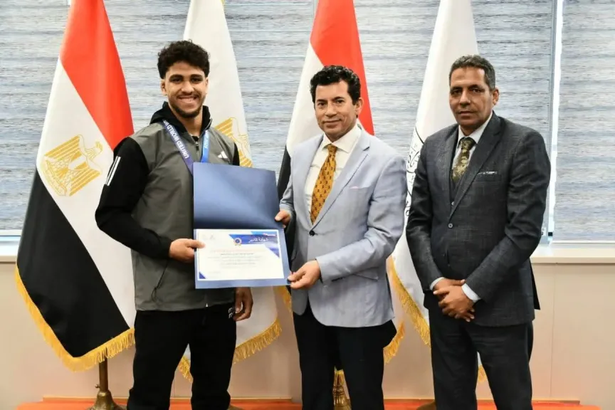 وزير الرياضة يكرم لاعبي منتخب المصارعة بعد حصولهم علي ذهبية وبرونزية وزير الرياضة يكرم لاعبي منتخب المصارعة بعد حصولهم علي ذهبية وبرونزية
