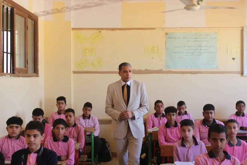 جولة لمدير مديرية التربية والتعليم بالجيزة .. لمتابعة سير  الاختبارات الشهرية... جولة لمدير مديرية التربية والتعليم بالجيزة .. لمتابعة سير  الاختبارات الشهرية في أكتوبر وزايد