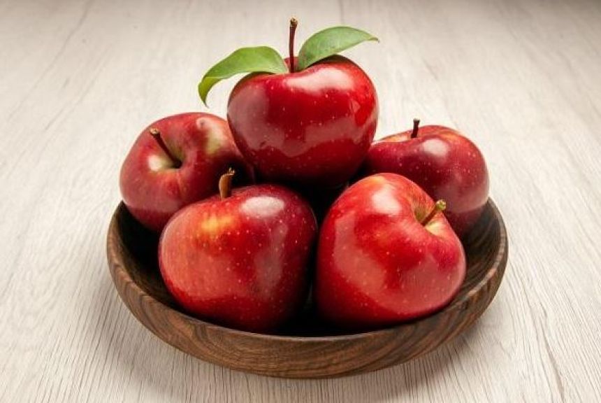 كم عدد السعرات الحرارية في التفاح؟