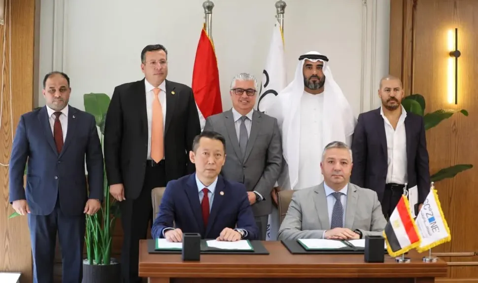 باستثمارات متوقعة 3.5 مليار دولار.. رئيس اقتصادية قناة السويس يشهد توقيع بروتوكول... باستثمارات متوقعة 3.5 مليار دولار.. رئيس اقتصادية قناة السويس يشهد توقيع بروتوكول تعاون استراتيجي