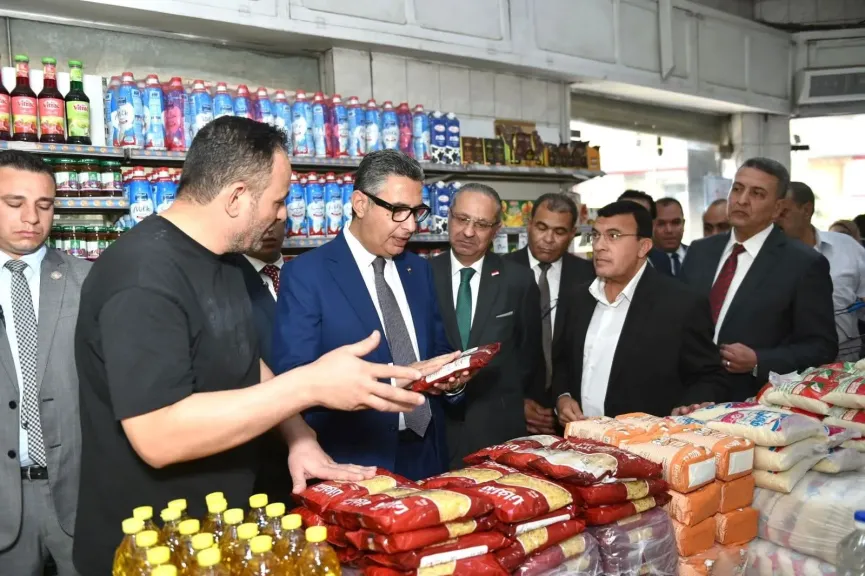 وزير التموين يتفقد عدداً من الأنشطة التموينية بالقاهرة لمتابعة توافر السلع وانتظام... وزير التموين يتفقد عدداً من الأنشطة التموينية بالقاهرة لمتابعة توافر السلع وانتظام منظومة الدعم
