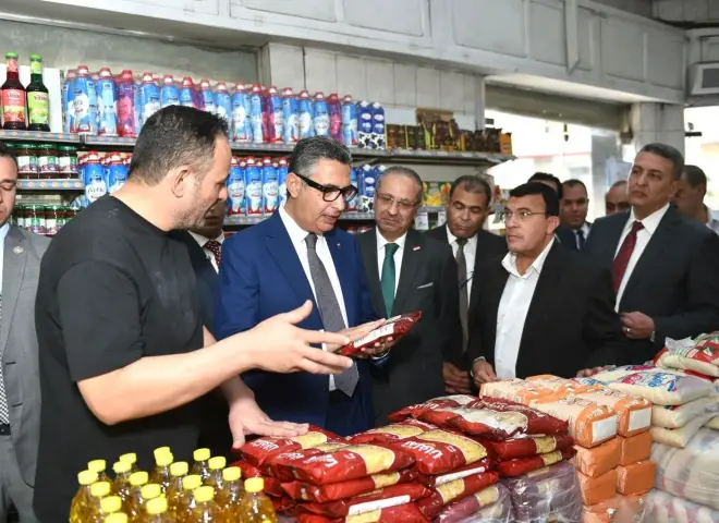 وزير التموين يتفقد عدداً من الأنشطة التموينية بالقاهرة لمتابعة توافر السلع وانتظام منظومة الدعم وزير التموين يتفقد عدداً من الأنشطة التموينية بالقاهرة لمتابعة توافر السلع وانتظام منظومة الدعم