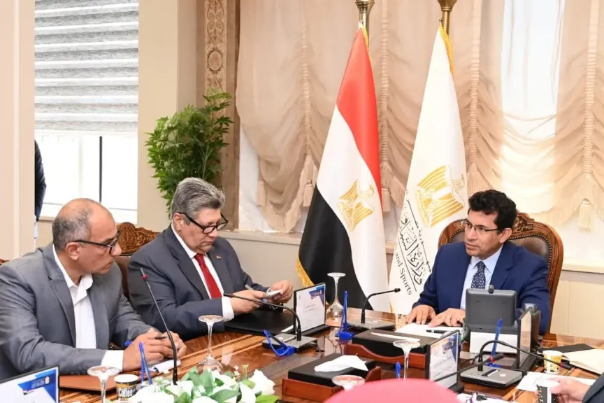 وزير الشباب والرياضة يجتمع مع شركاء الحملة القومية «شارك.. الكلمة كلمتك» وزير الشباب والرياضة يجتمع مع شركاء الحملة القومية «شارك.. الكلمة كلمتك»