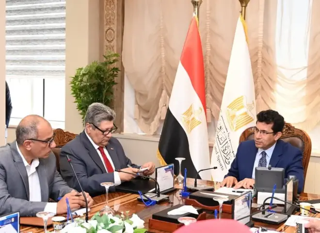 وزير الشباب والرياضة يجتمع مع شركاء الحملة القومية «شارك.. الكلمة كلمتك» وزير الشباب والرياضة يجتمع مع شركاء الحملة القومية «شارك.. الكلمة كلمتك»