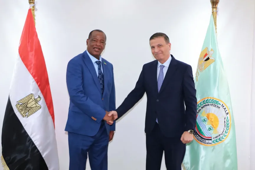 وزير الزراعة ووزير الداخلية الزامبي يناقشان موقف المزارع المصرية المشتركة وزير الزراعة ووزير الداخلية الزامبي يناقشان موقف المزارع المصرية المشتركة