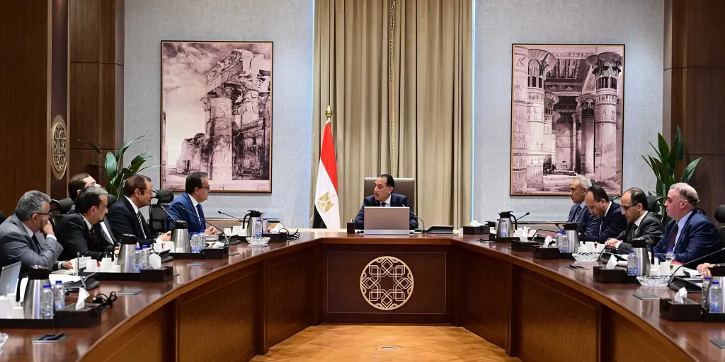 رئيس الوزراء يتابع إجراءات وخطوات بدء تطبيق المرحلة الثانية لمنظومة التأمين الصحي... رئيس الوزراء يتابع إجراءات وخطوات بدء تطبيق المرحلة الثانية لمنظومة التأمين الصحي الشامل