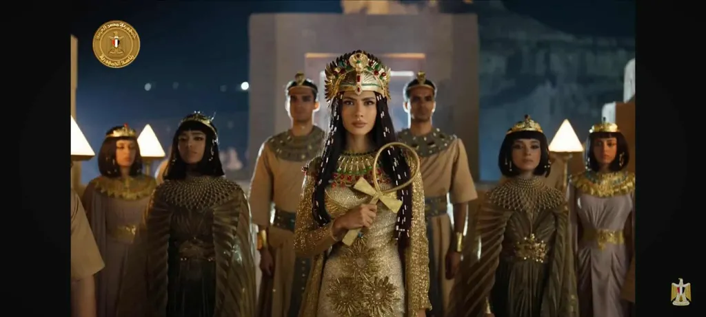 الفنانون الشباب بالزي الفرعوني في بداية حفل افتتاح المتحف المصري الكبير