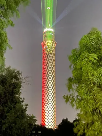 إضاءة برج القاهرة بشعار افتتاح المتحف المصري الكبير لليوم الثاني احتفالا بالحدث العالمي