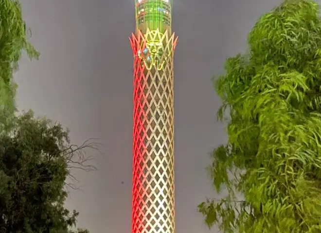إضاءة برج القاهرة بشعار افتتاح المتحف المصري الكبير لليوم الثاني احتفالا بالحدث العالمي