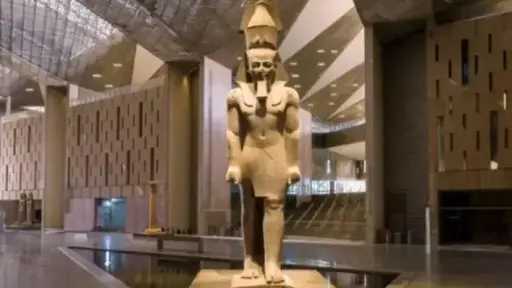 حقيقة تسرب مياة الأمطار داخل بهو المتحف المصري الكبير .. ووزارة السياحة توضح