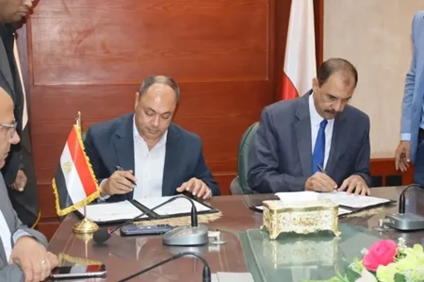 محافظ سوهاج ورئيس هيئة تنمية الصعيد يوقعان 3 بروتوكولات تعاون لإقامة مشروعات زراعية وصناعية