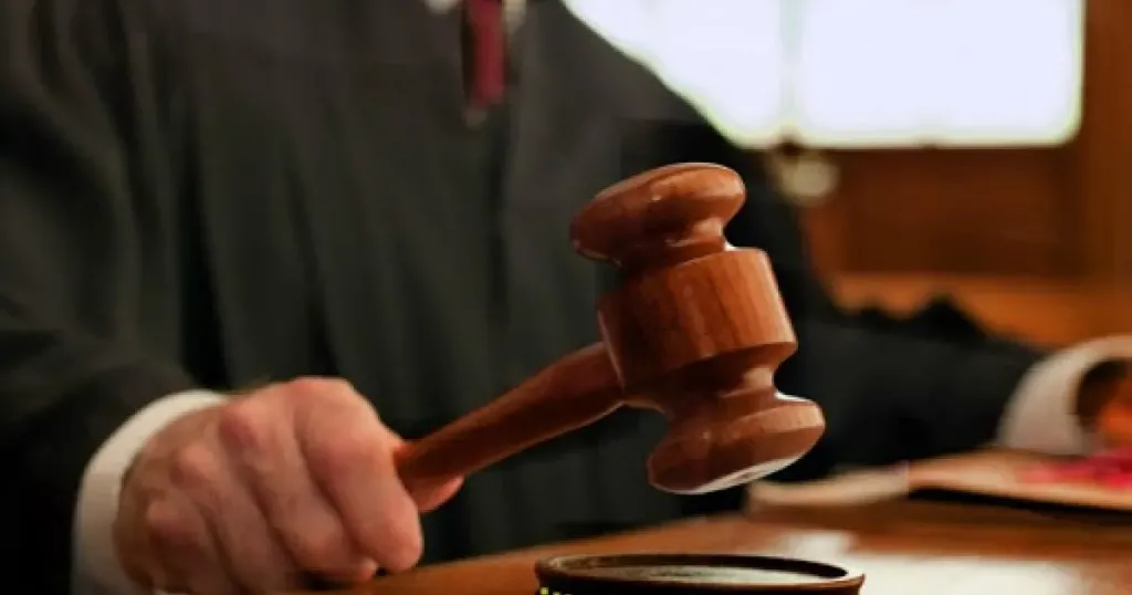 إحالة المتهم بقتل صديقه داخل محل سكنه في الإسكندرية للمحاكمة الجنائية