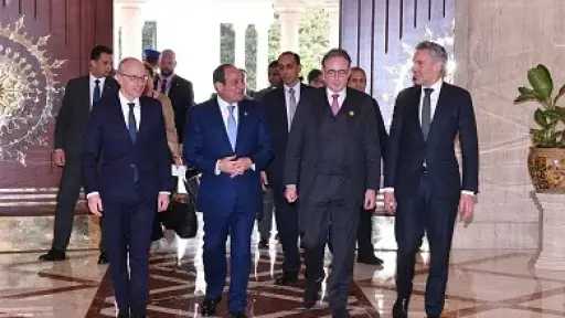 السيسي يستقبل رؤساء وزراء لوكسمبورج وهولندا وبلجيكا.. ويؤكد: مصر تستضيف نحو 9.5 مليون أجنبي دون معسكرات للاجئين