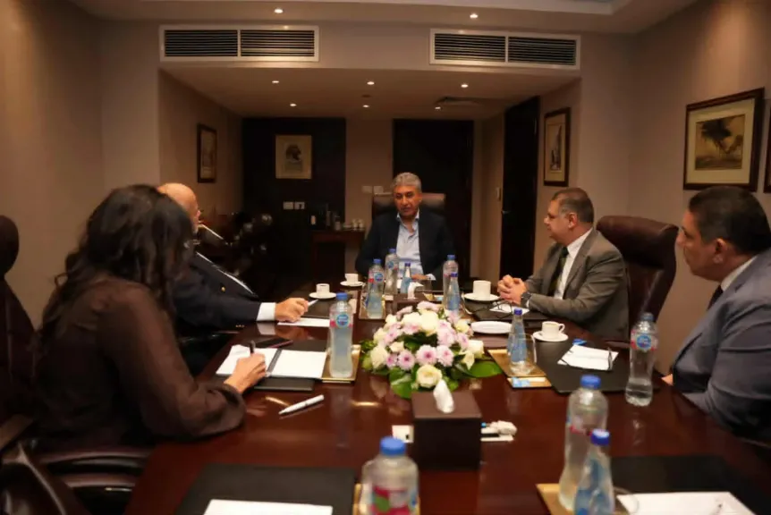 وزير السياحة يبحث مع رئيس المجلس العالمي للسفر تعزيز التعاون ودعم الاستثمارات السياحية في مصر
