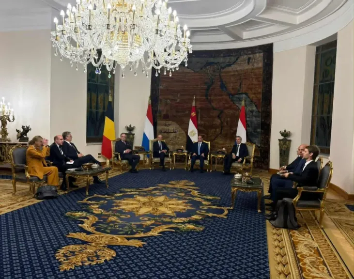 رئيس وزراء هولندا يعلن اعتزام بلاده إعادة رأس حجري أثري مسروق من عهد الملك تحتمس الثالث إلى مصر