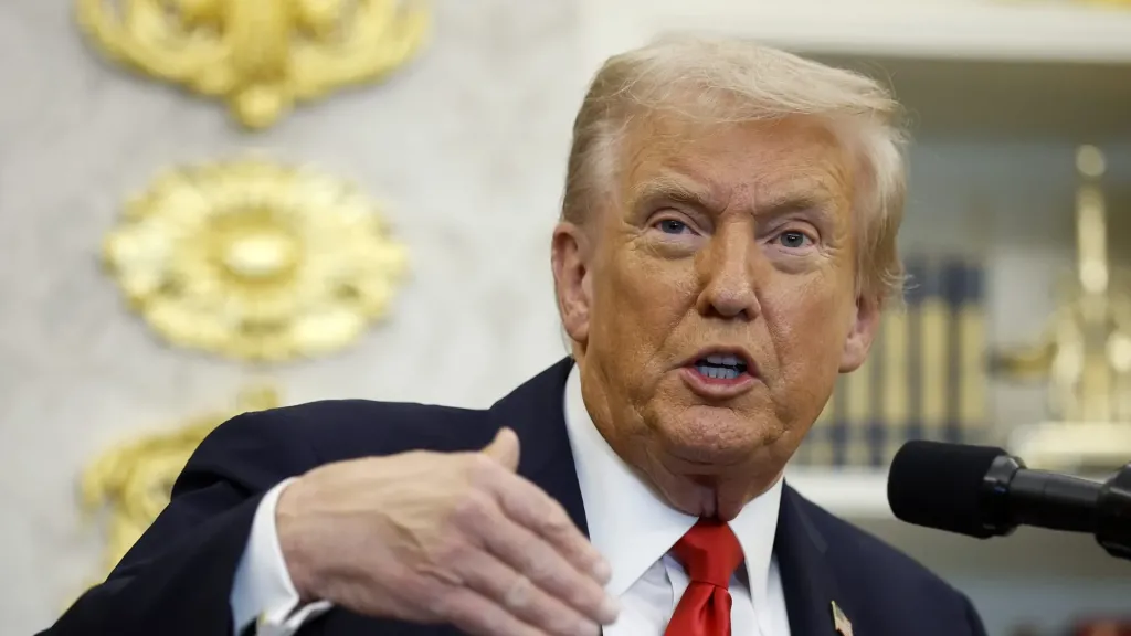 ترامب يهدد بنشر قوات أمريكية وتوجيه ضربات جوية لنيجيريا