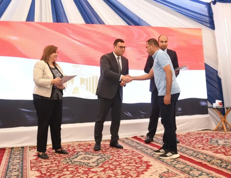 وزير الإسكان يسلم عقود عدد من وحدات سكن لكل المصريين 1 في حدائق أكتوبر
