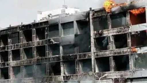 خراب بيوت .. حريق هائل يلتهم مول تجاري بمدينة العبور والخسائر بالملايين