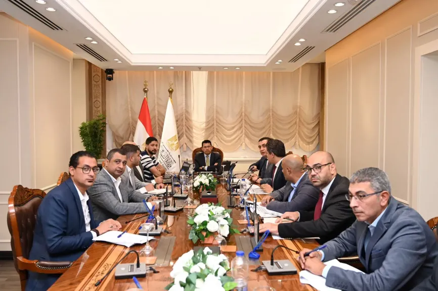 وزير الشباب والرياضة يبحث استعدادات استضافة مصر لماراثون زايد الخيري