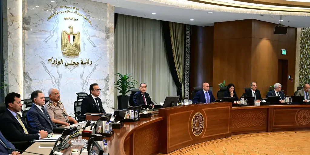 مدبولي يهنئ فخامة الرئيس والحكومة وأبناء الشعب المصري بمناسبة افتتاح المتحف المصري الكبير