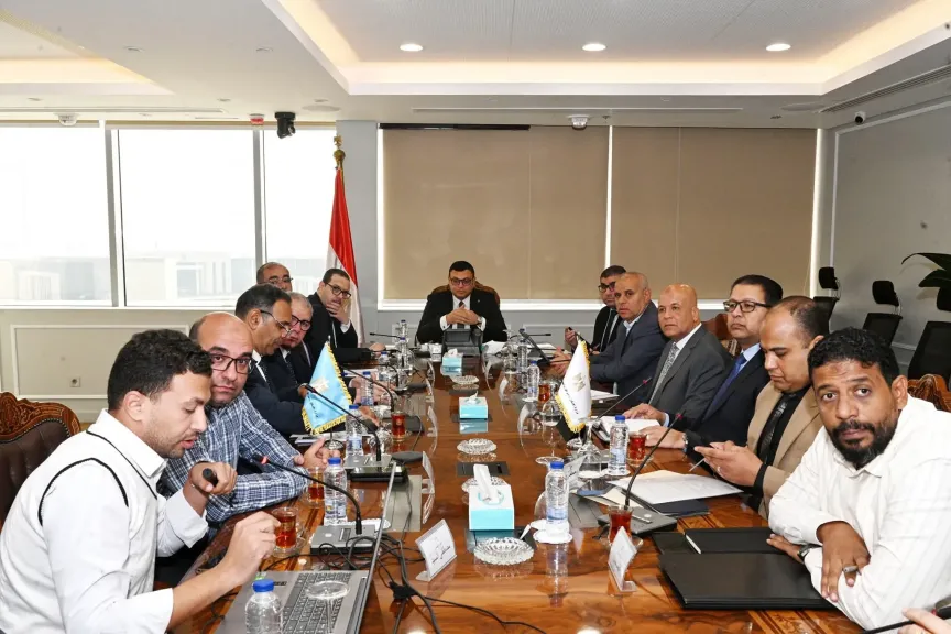 وزير الإسكان يتابع سير العمل بمشروعات الطرق والمرافق والمشروعات السكنية المتنوعة بمدينة حدائق أكتوبر