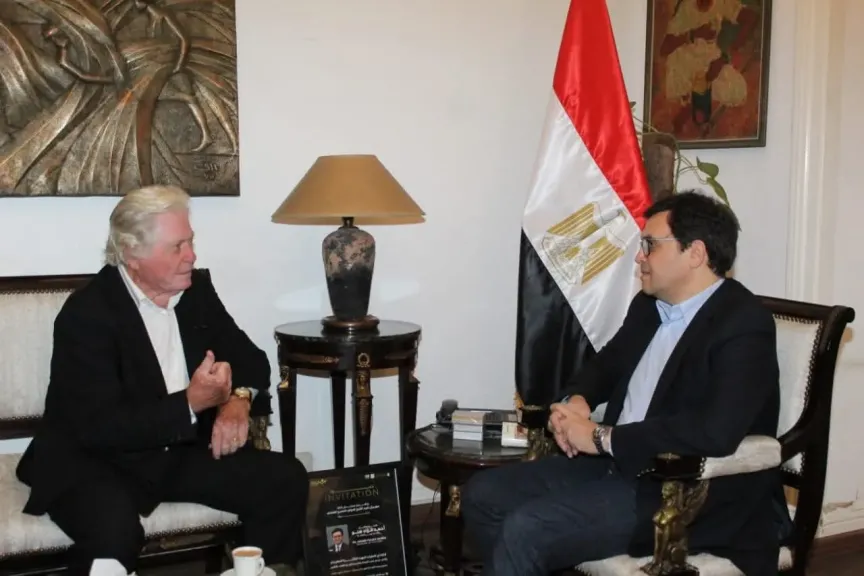 وزير الثقافة يلتقي الفنان الكبير حسين فهمي لبحث الترتيبات النهائية لانطلاق الدورة 46 من مهرجان القاهرة السينمائي الدولي