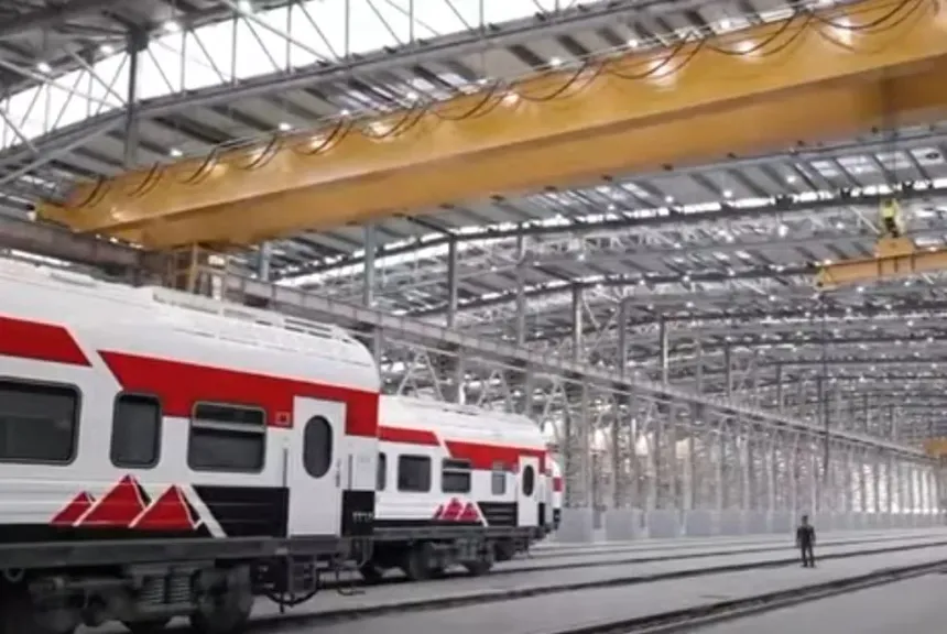 النقل تستعرض تصميم ومحتويات محطة قطارات صعيد مصر ببشتيل