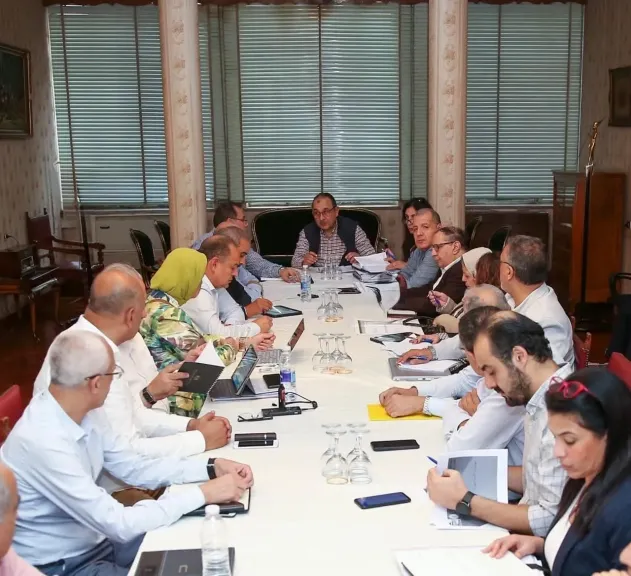 وزير قطاع الأعمال العام يعقد اجتماعًا موسعًا في ”غزل المحلة” مع الرؤساء التنفيذيين