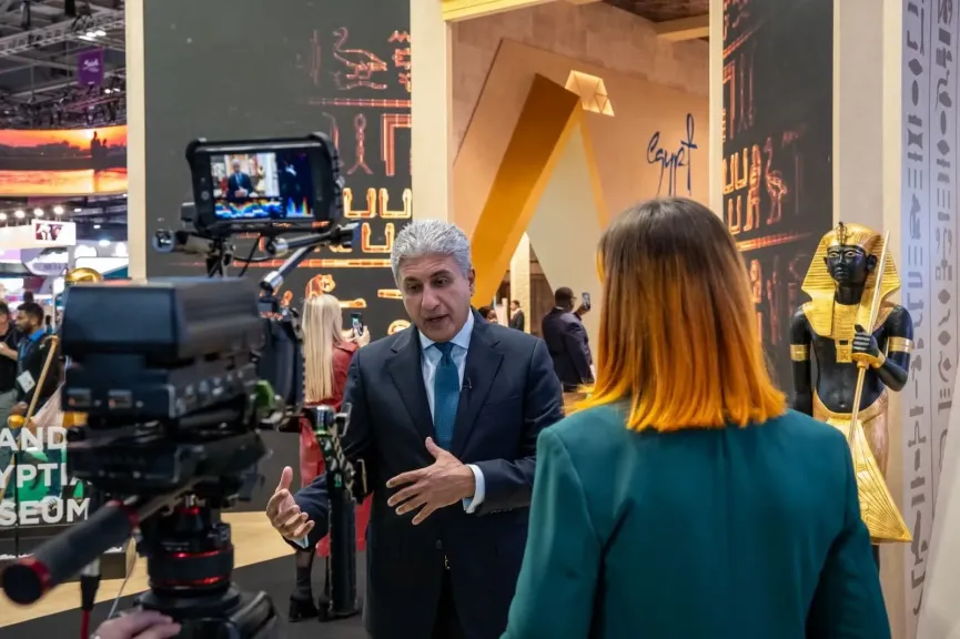 وزير السياحة والآثار يعقد سلسلة من اللقاءات مع ممثلي كبرى وسائل الإعلام الدولية والعربية والبريطانية