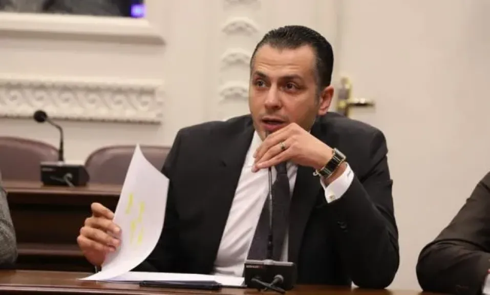 النائب احمد عبدالجواد يجيب عن سؤال ”لماذا استعان مستقبل وطن برجال الاعمال داخل القائمة؟”