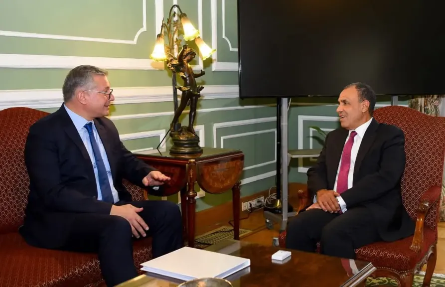 وزير الخارجية يستقبل وزير البترول والثروة المعدنية لتعزيز سبل التعاون