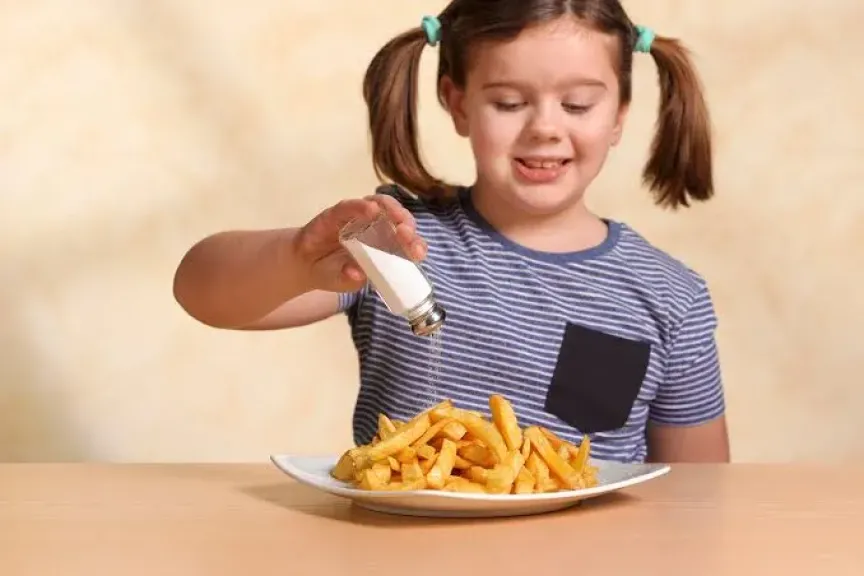 الصحة تحذر من الإفراط في استخدام الملح.. تعرف على الحد الأقصى المسموح به يومياً