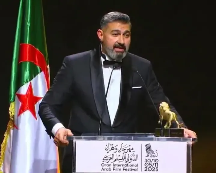 ياسر جلال يرد على جدل تصريحاته في مهرجان وهران: لا تلتفتوا للتعليقات السلبية.. الأدوار معروفة والمقامات محفوظة