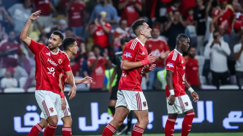 الأهلي يفوز على الزمالك 2-0 ويتوج بالسوبر المصري