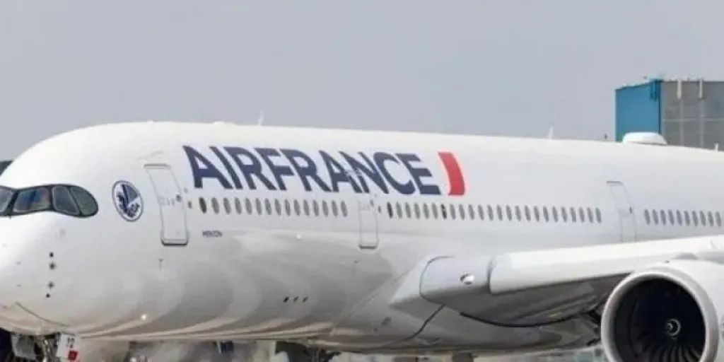 طائرة تابعة لإير فرانس تحول وجهتها إلى ميونخ بسبب رائحة حريق بقمرة القيادة