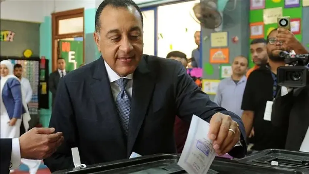 انتخابات مجلس النواب2025.. رئيس الوزراء ييدلي بصوته في المدرسة اليابانية بالشيخ زايد