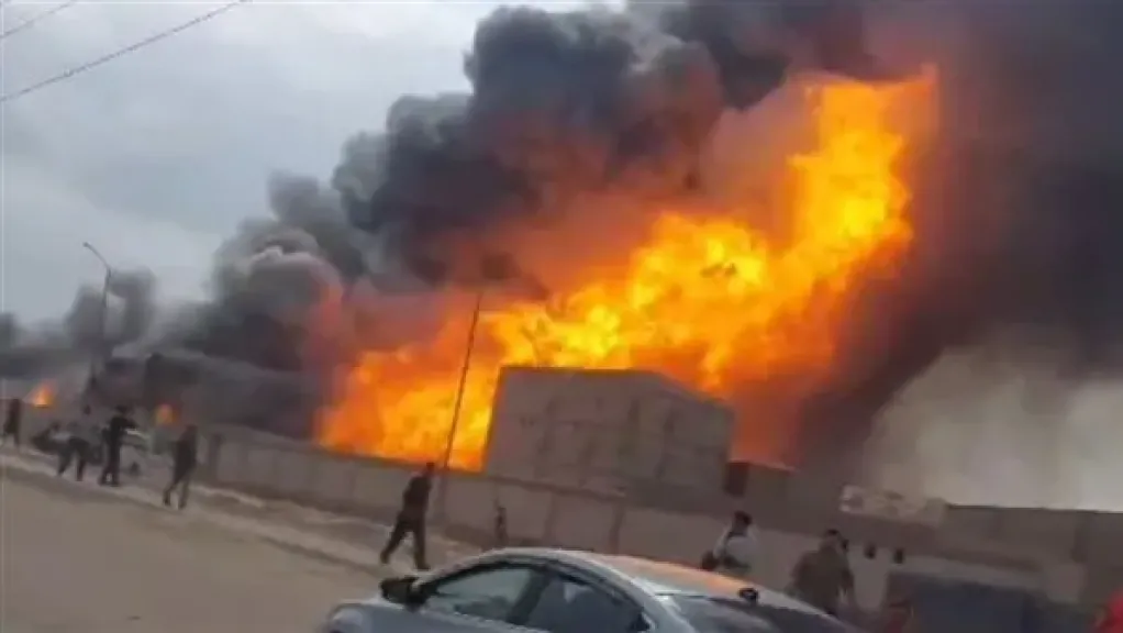 حريق ضخم بمصنع أحبار في مدينة السادات بالمنوفية والدفع بسيارات الاطفاء للسيطرة علي الحريق