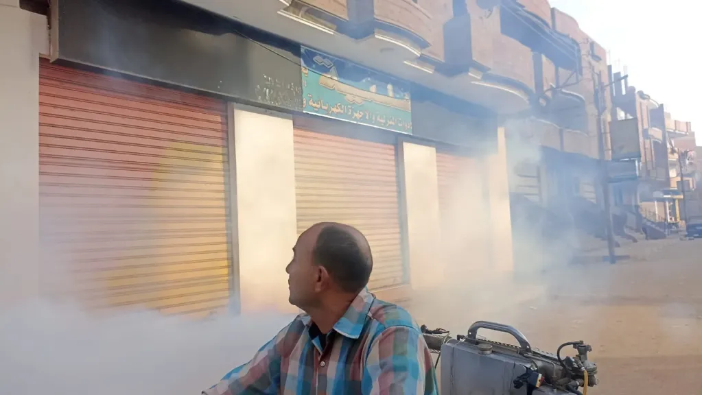 المهندس طارق ابوحطب يستجيب لشكوي اهالي اشمون ويكثف حملات ”رش الناموس”