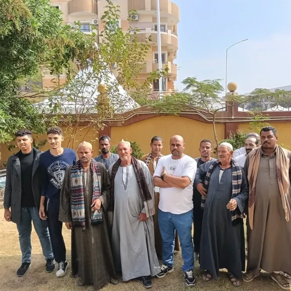 حضور مميز بالزي الصعيدي في لجنة المدرسة اليابانية بالشيخ زايد خلال انتخابات مجلس النواب 2025