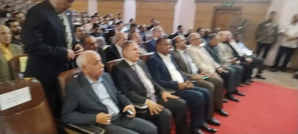 العاملون في الصناعات الهندسية والمعدنية في مؤتمرهم يجددون العهد في الرئيس عبد الفتاح السيسي
