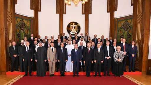 السيسي يستقبل رؤساء وقيادات 52 من كبريات الشركات المصرية والعالمية في صناعة التعهيد