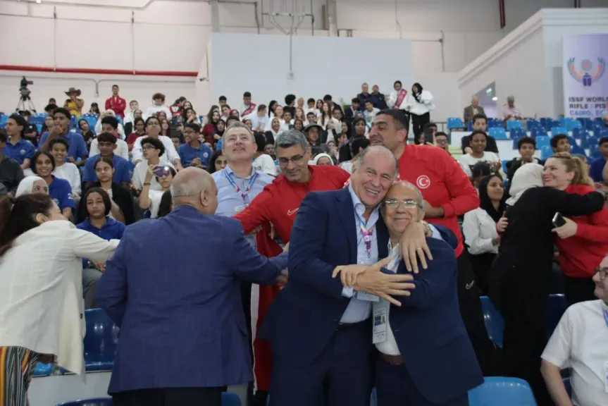 أجواء حماسية وسباقات نارية في اليوم الخامس من بطولة العالم للرماية “مسدس وبندقية – القاهرة 2025”