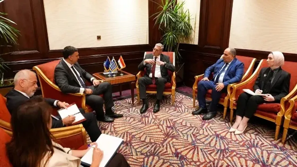 وزير البترول يبحث مع وزير الشئون البحرية اليوناني التعاون في البنية التحتية للطاقة ونقل الغاز إلى أوروبا