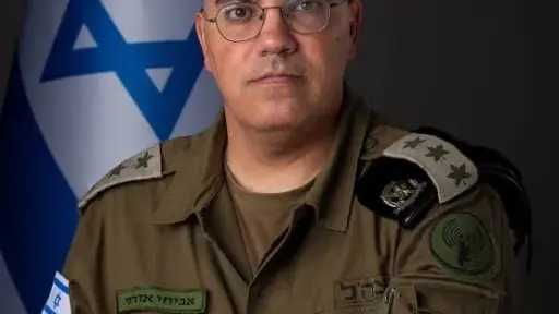متحدث الجيش الإسرائيلي أفيخاي أدرعي يتقاعد.. والاحتلال يبحث عن وجه جديد